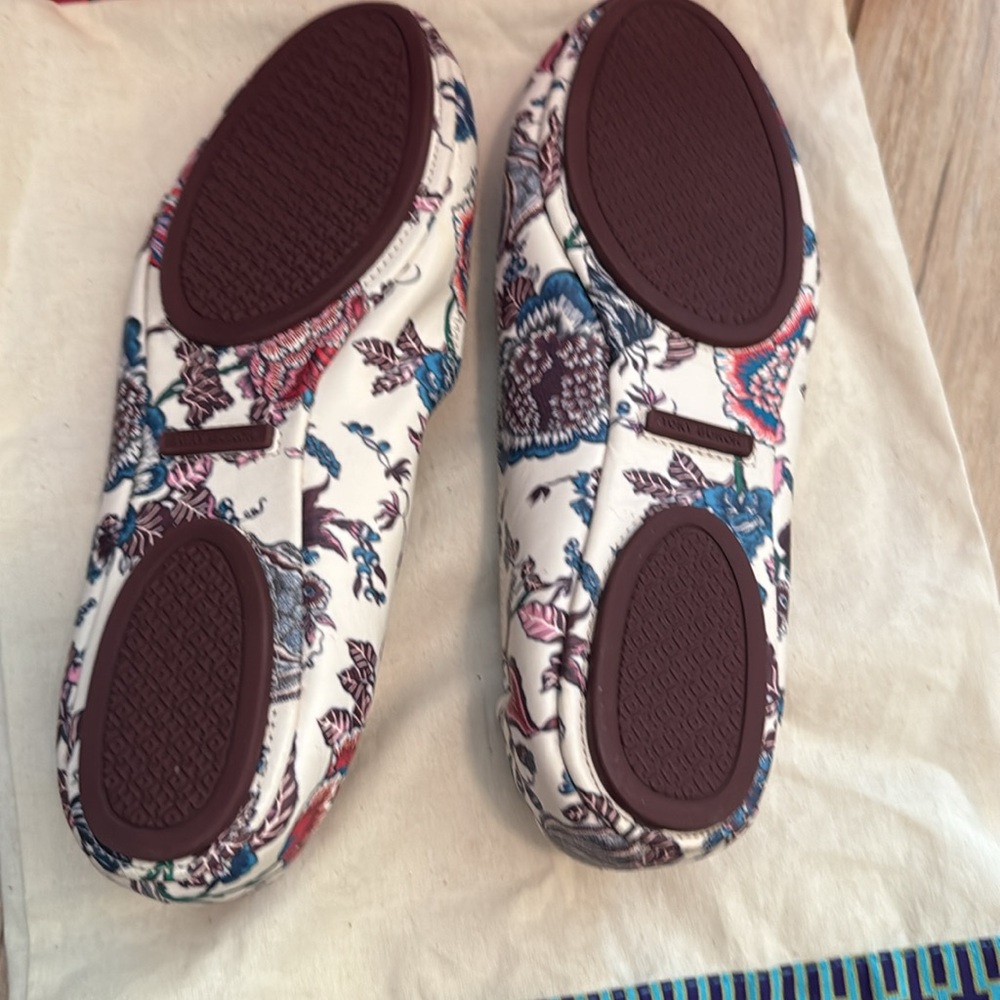 Tory Burch Floral Print Flats - Multicolor - Picture 4 of 6
